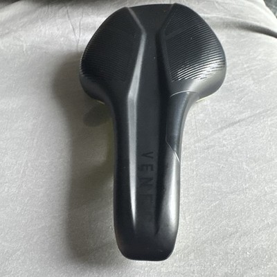 Cube Venec Lite Fahrradsattel Natural Fit schwarz grün mit kleinen Schrammen