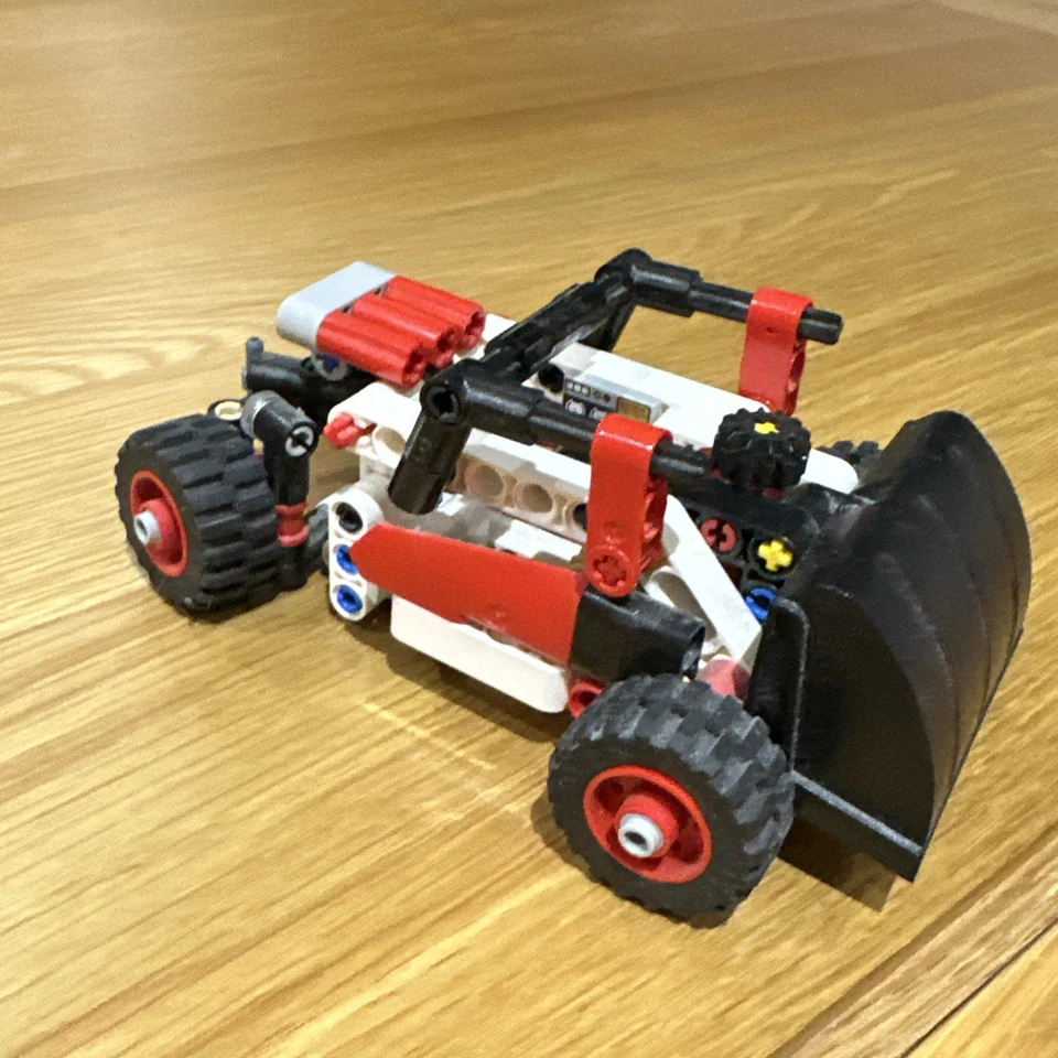 LEGO Technic 42116 Skid Steer Loader, photo 2 of 3