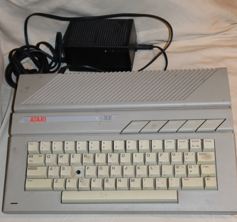 Vintage Atari 65XE Computer TESTED WORKS *READ*