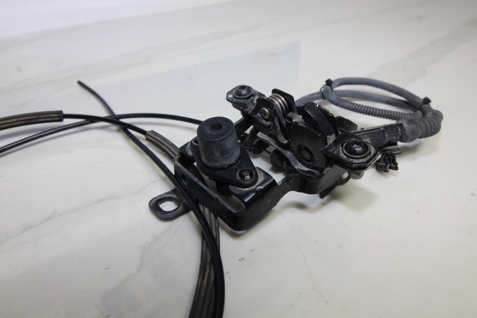 17-21 AUDI R8 V10 PLUS RWS OEM DRIVER LEFT DECKLID HATCH LATCH