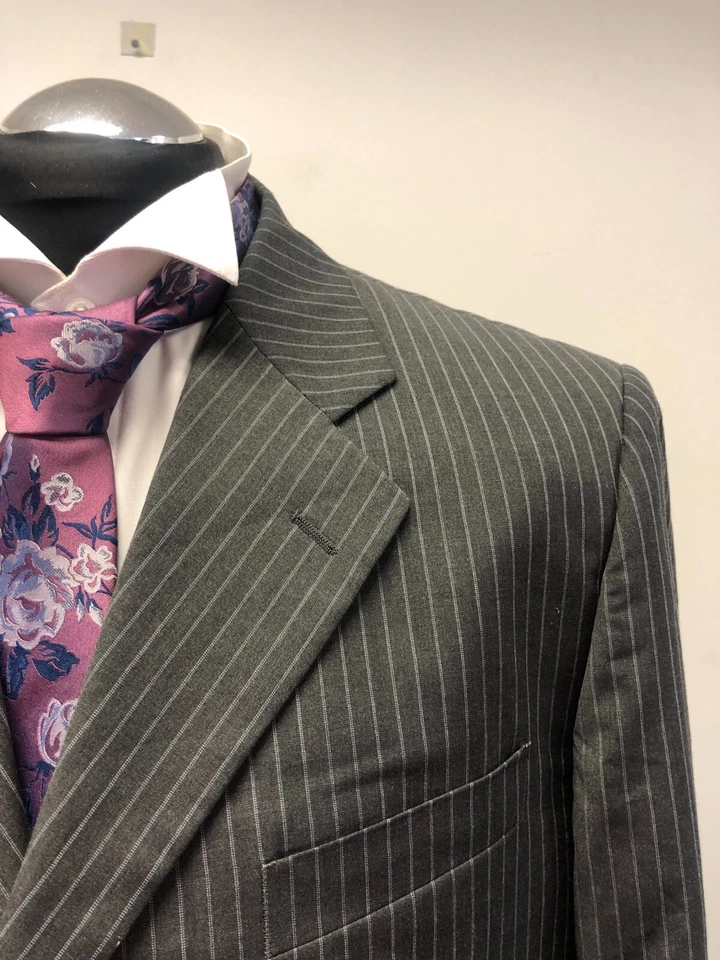 PIERRE CARDIN 2PC SUIT SUPER 120'S WOOL BLEND IN GREY STRIPE 44R TRS W39 L29 EC - Image 3 of 4