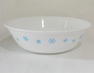 1 New Corelle BLUE SNOWFLAKES 1 QT. SERVING BOWL Popcorn Salad / Winter Snow