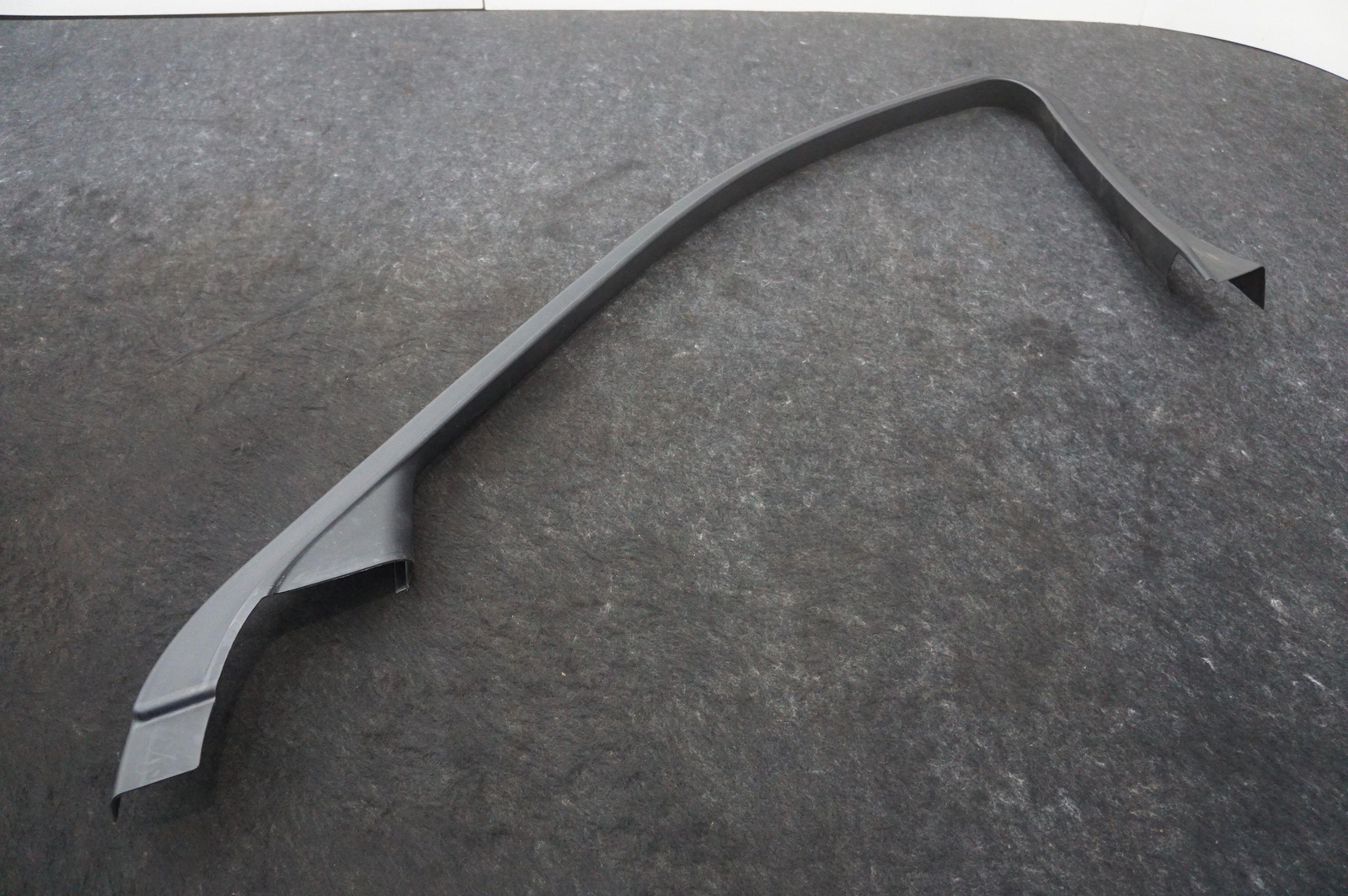 Front Right Door Window Guide OEM 51337223758 Rolls Royce Ghost Series I 2009-14