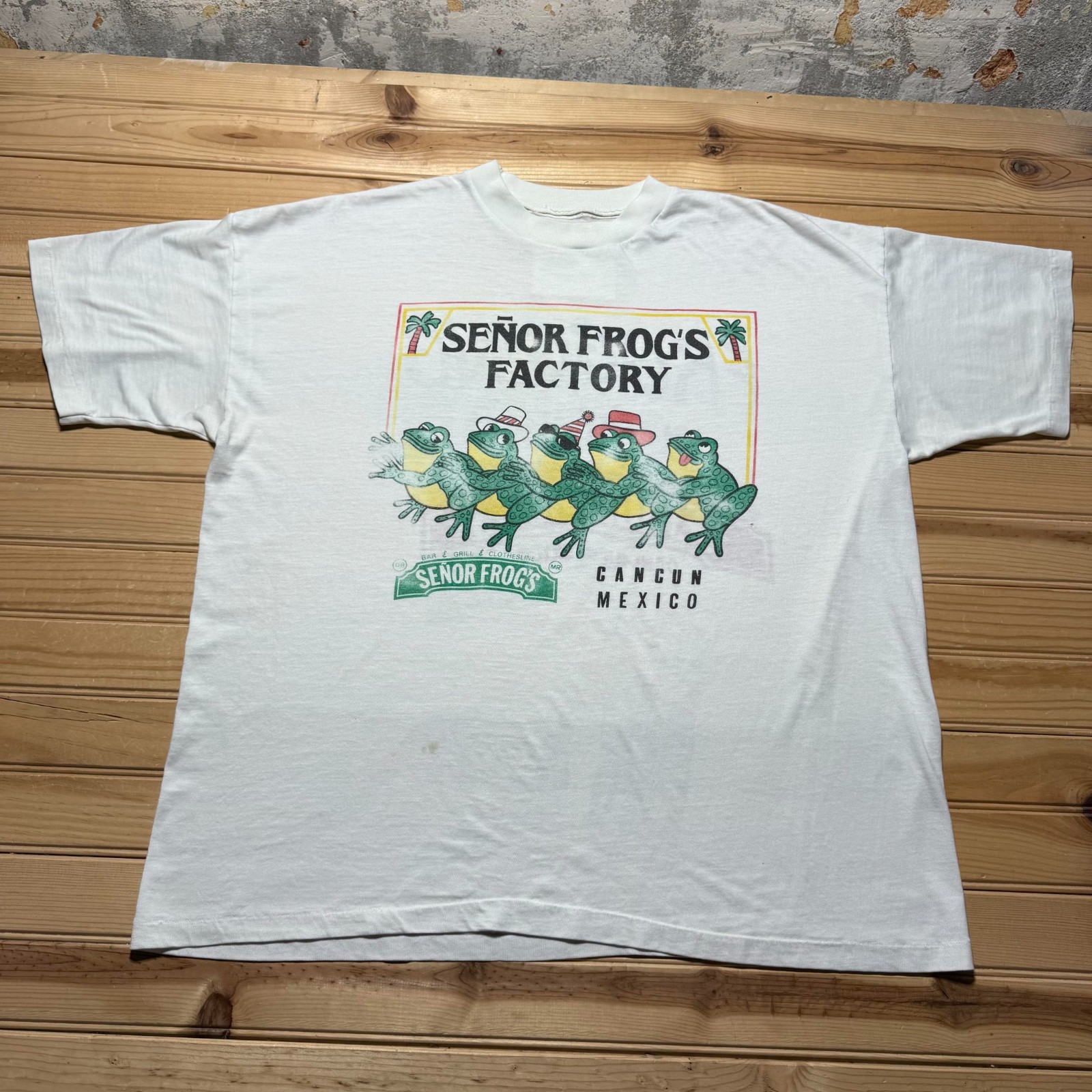 Vintage 90s Senor Frog's Factory Cancun Frogging in Mexico Cartoon T-Shirt - XL