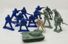 VTG MIXED LOT OF 14 TOY PLASTIC US ARMY SOLDIERS 4-5" TALL BLUE GREEN BEIGE TANK