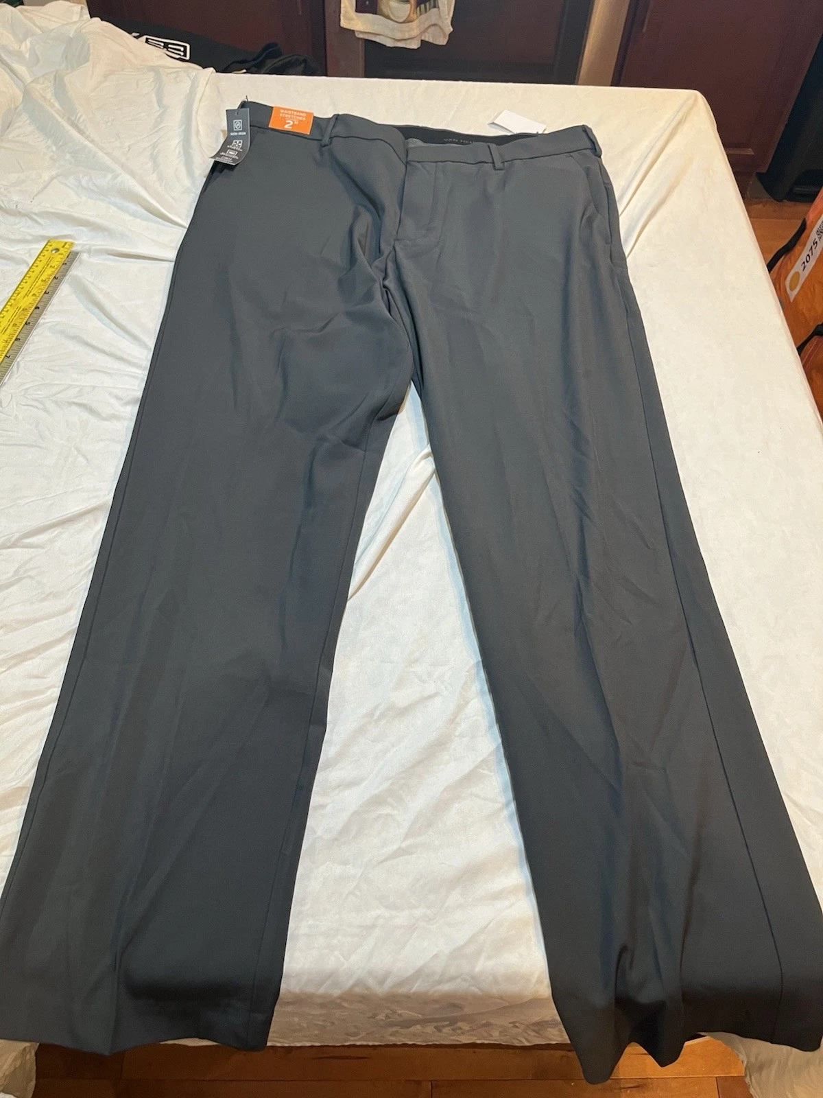 Van Heusen Dress Pants Mens Size 38 Black Straight Fit Flex Waistband Flat Front