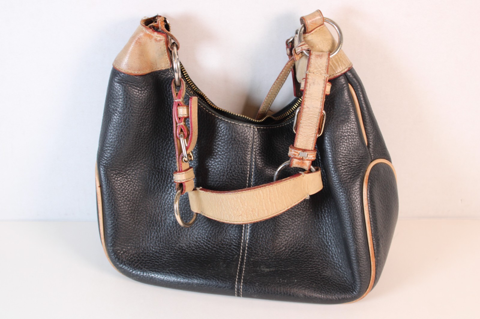 Dooney And Bourke Vintage All Weather Leather Black Shoulder bag