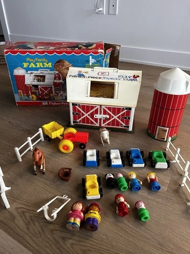 Vintage Fisher Price Little People Family Farm Play Set Silo Moo Barn Animals