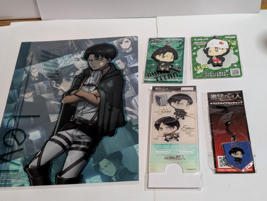 Attack on Titan Levi Rubber Charm & Phone Stand  1st Lottery G Prize, Clear