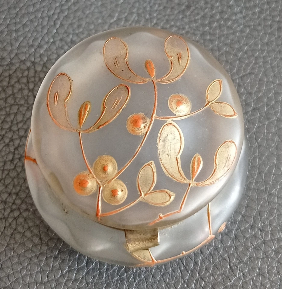 Ancien Poudrier Boîte à Pilules Verre Emaillé Art Nouveau Gui - Photo 3/4