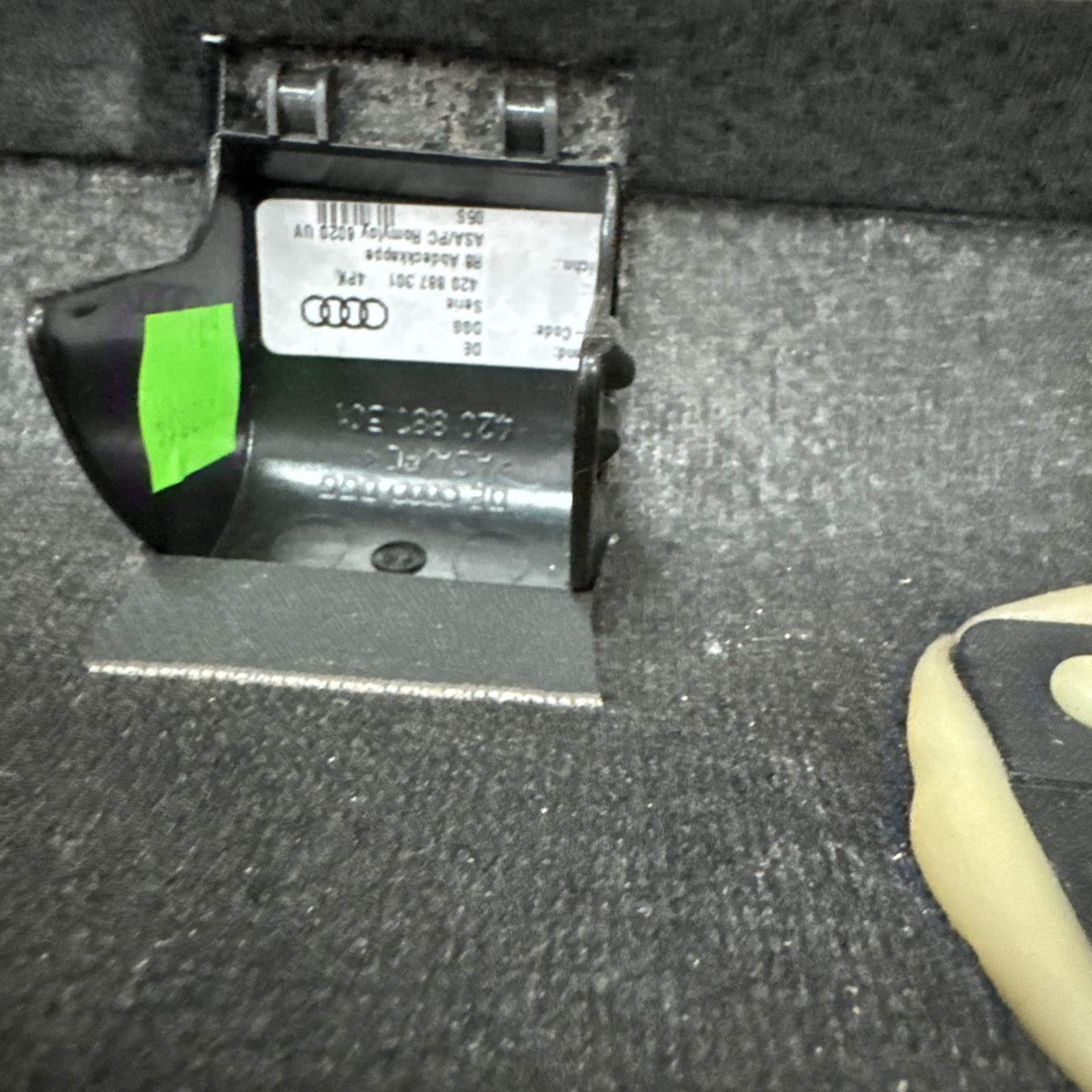 2008 2009 2010 2011 2012 2014 2015 AUDI R8 REAR TRIM Panel Center Cover Trim Oem