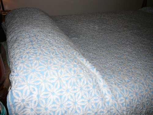 VTG HOFMANN BLUE & WHITE DAISY CHENILLE BEDSPREAD VIBRANT COLOR EUC VINTAGE - Picture 8 of 11