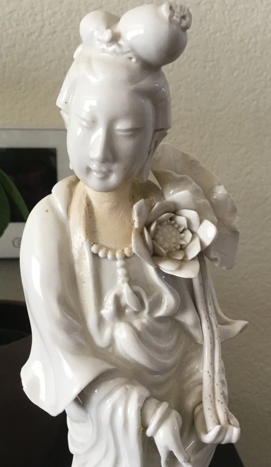 Antique Chinese blanc de chine Kwan yin statue large 12” on stand signed rare! - Image 3 of 4