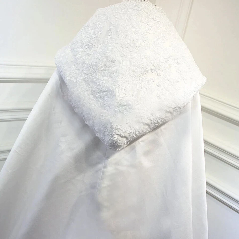 Capa de boda de encaje satinado blanco con envolturas con capucha chaqueta larga de iglesia nupcial Foto 4 de 4