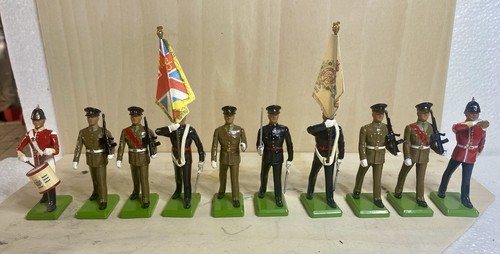Britains Toy Soldiers — The 22nd Cheshire Regiment. - Picture 1 of 4