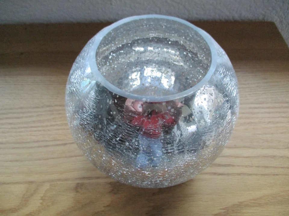 Hübsche Vase mit Muster in Silber aus Glas, ca. 14 cm hoch - Bild 4 von 4