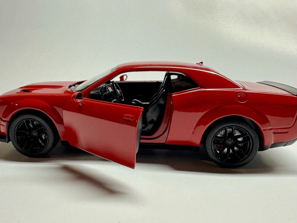 Red 1/24 2018 Dodge Challenger  Die-cast Car By Motermaxx - Image 3 of 4