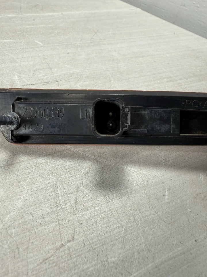 2021 Volvo VNL760 luz indicadora frontal lateral do motorista 23760339 - Imagem 4 de 4