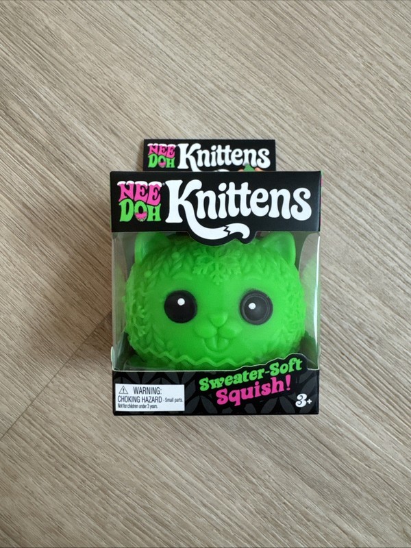 HTF Schilling Holiday Needoh Smitten knitten! Green
