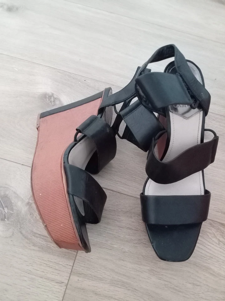 Women wedge sandals VINCE CAMUTO size 9,5M Used - Image 4 of 4