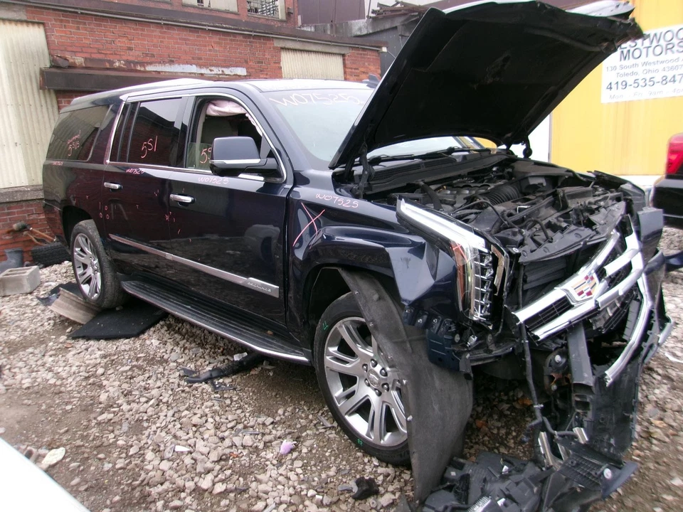 Used Fuel Pump fits: 2017 Cadillac Escalade esv pump assembly Grade A - Image 3 of 4