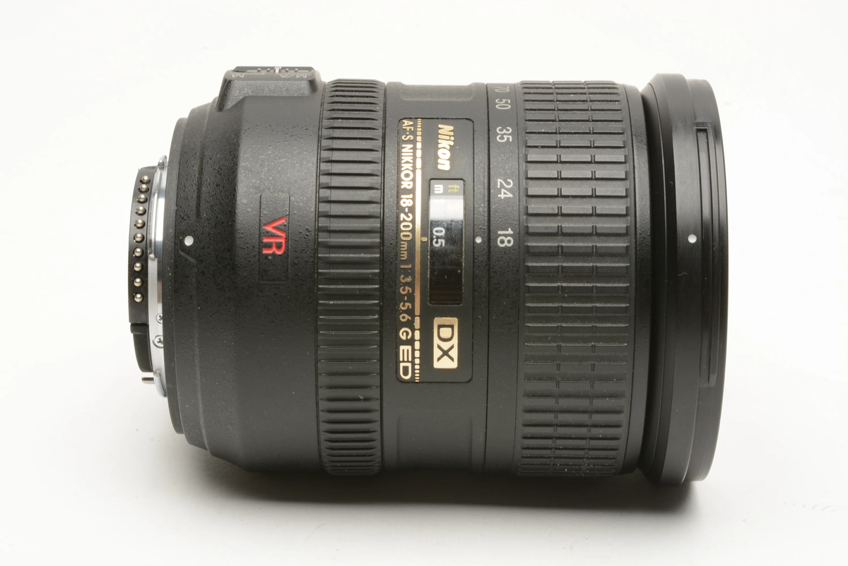 Nikon AF-S Nikkor 18-200mm f/3.5-5.6 G ED DX VR w/Hood+Caps