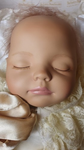 Porcelain Doll "Prince George of Cambridge" 20"(50cm) by The Ashton-Drake (589 ) - Picture 2 of 13