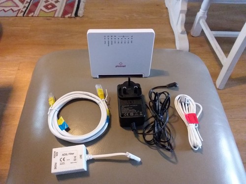 PLUSNET WIRELESS ROUTER - WIFI - MODEL 2704N - WHITE + Sagemcom AC/DC Adaptor - 第 1/10 張圖片
