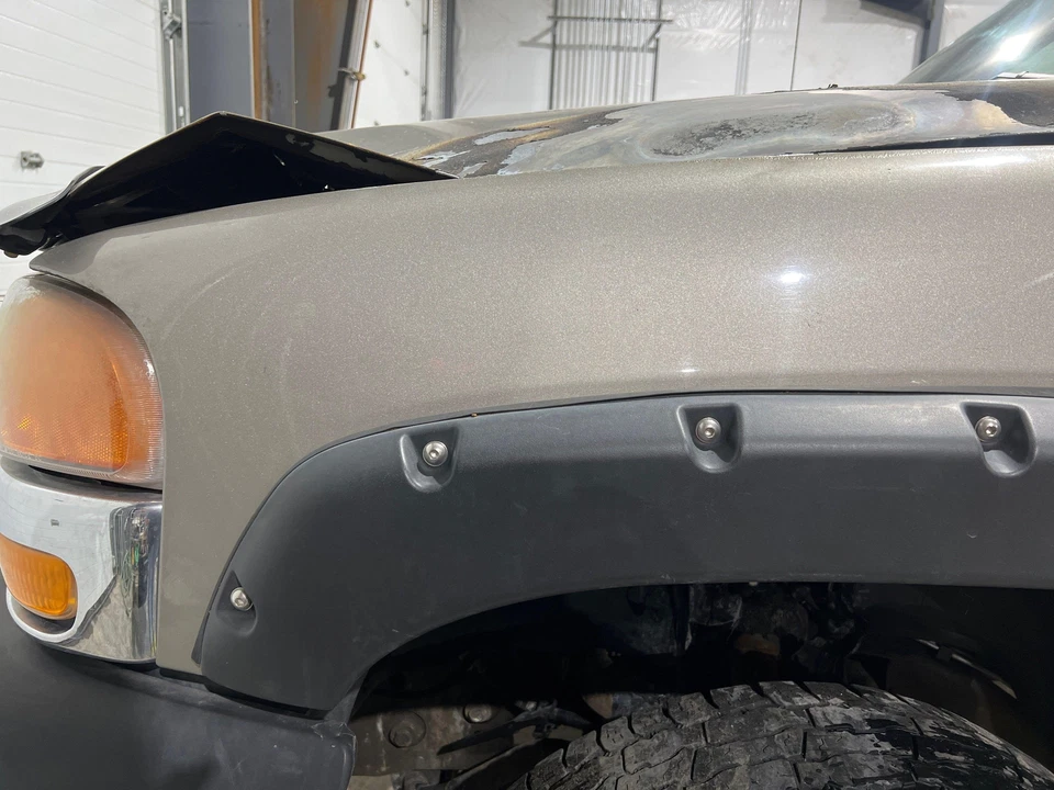 1999 - 2007 GMC Sierra 2500HD Driver LH Left Pewter-11U Fender *(Burn) Foto 2 de 4