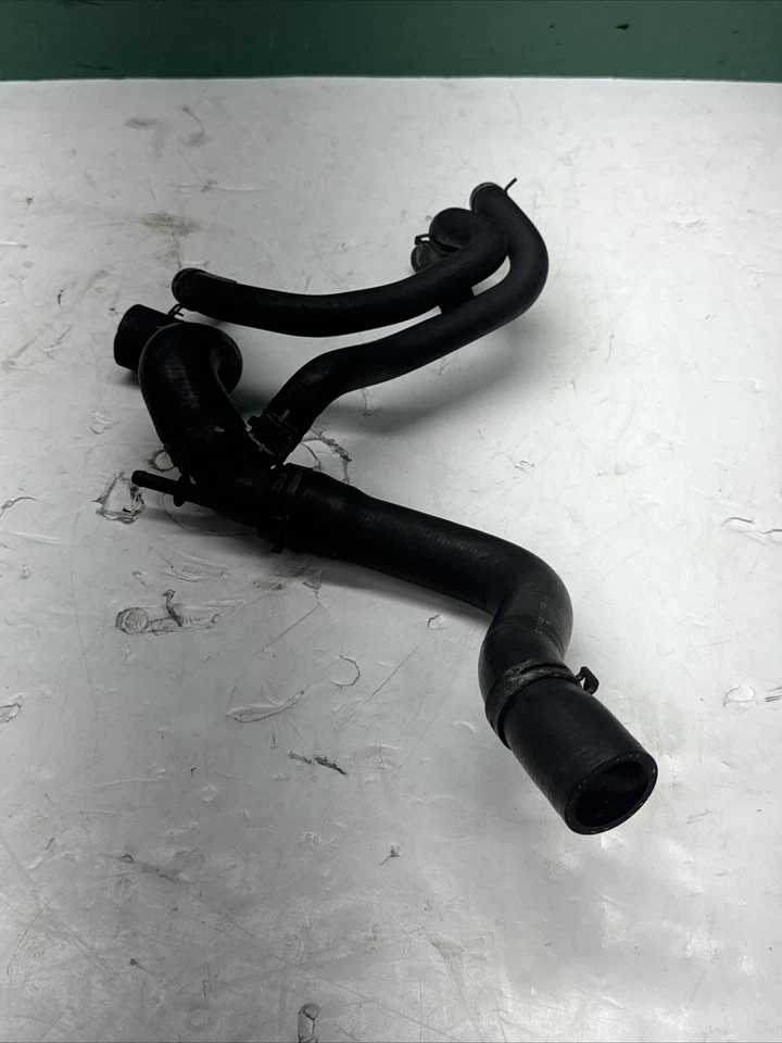 Manguera de radiador superior Volkswagen Golf 1999-2001 1J0122101B OEM Foto 2 de 4