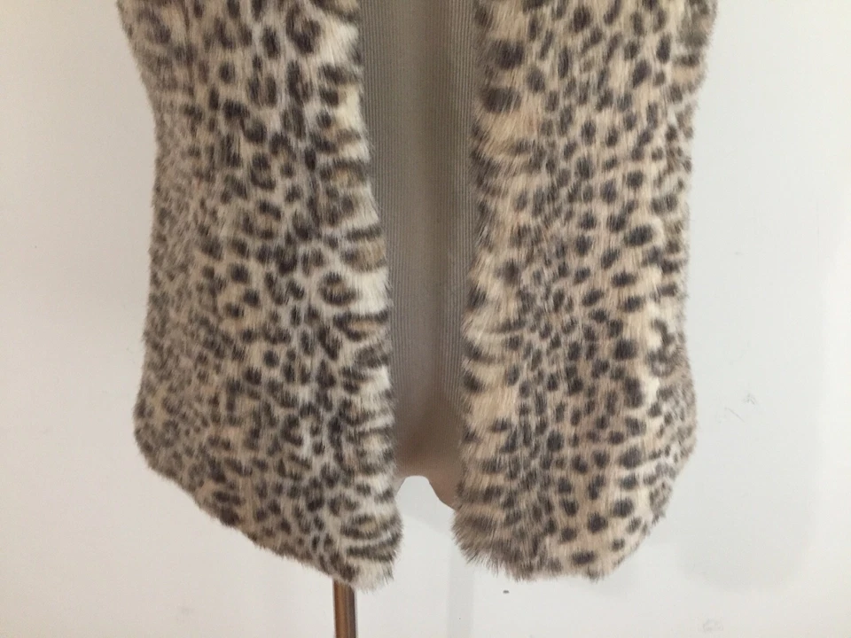Chaleco de piel sintética de papaya con cortina abierta beige tostado y marrón estampado animal talla S Foto 3 de 4