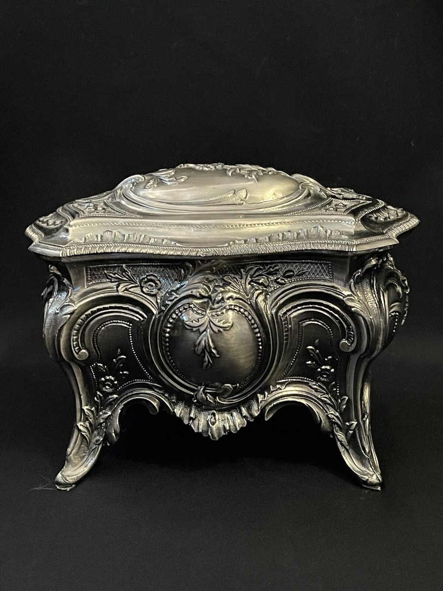 ヴィンテージジュエリーボックス Vintage Zinc-Alloy Jewelry - Casket Box with Ornate Design. Made