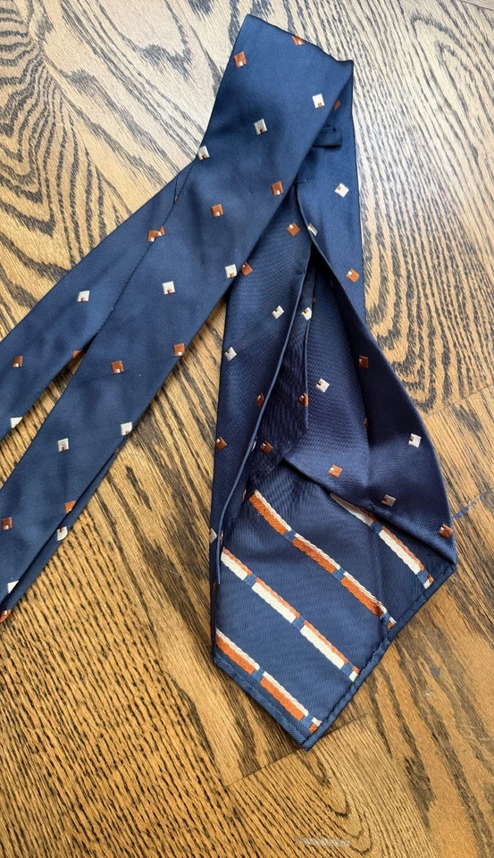 Corbata geométrica de 7 pliegues Florence azul marino Tie Your Tie Foto 4 de 4