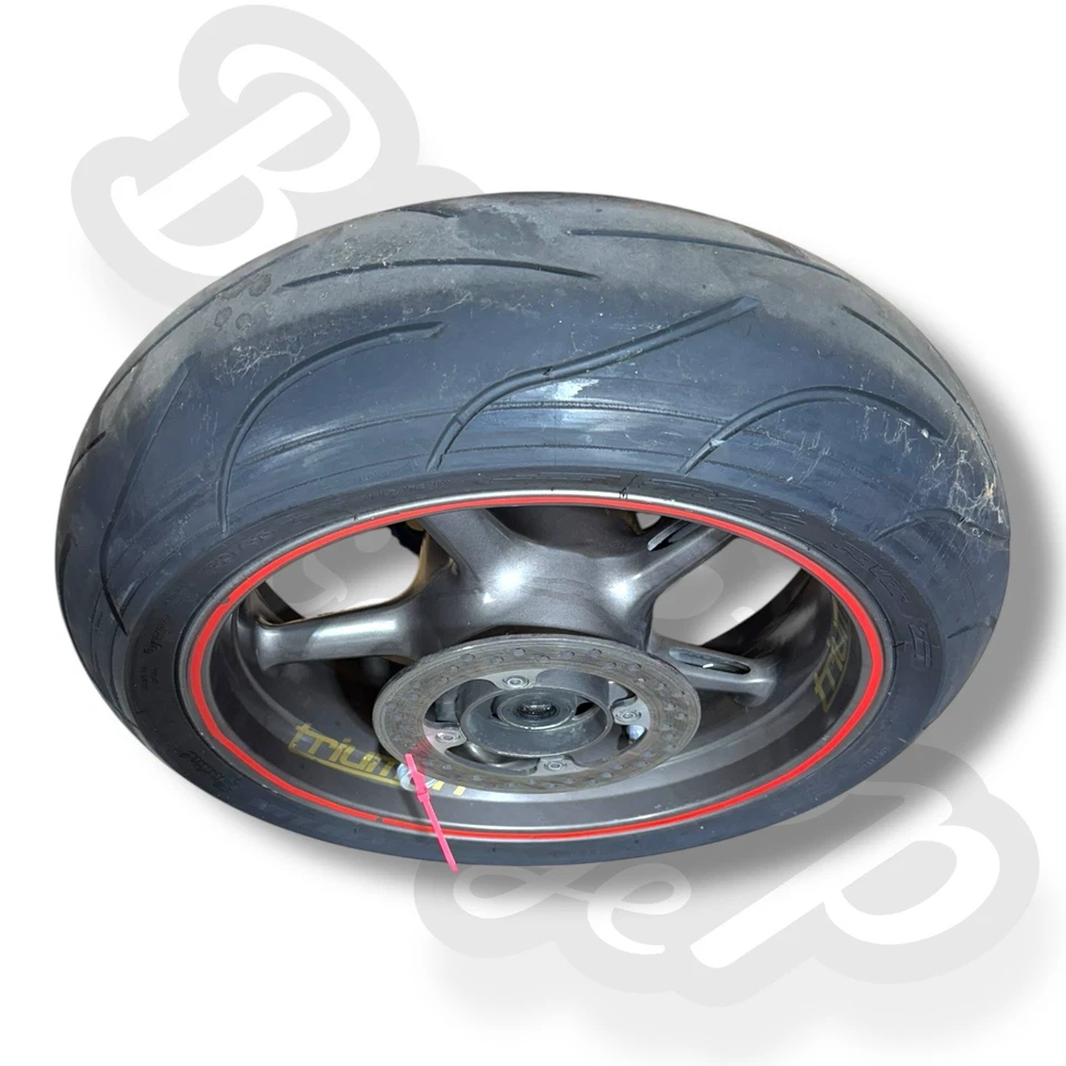 Rueda trasera Triumph Daytona 675 2006-2010 T2010500 17x5,5 usada Foto 2 de 4