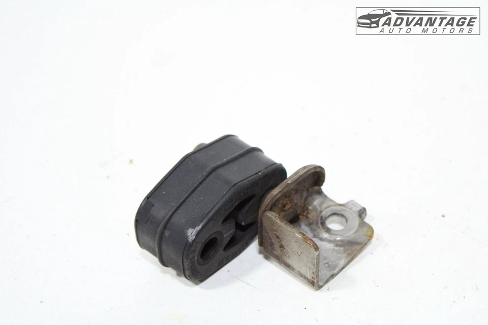 CHRYSLER 300 2008-2023 suspensión aislante tubo escape trasero derecho con soporte OEM Foto 3 de 4