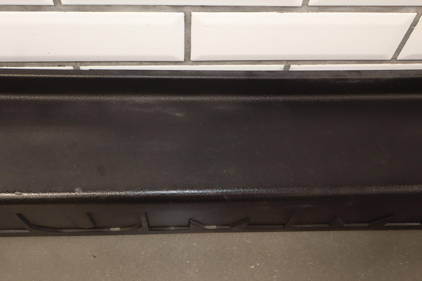 06-09 Hummer H2 SUV Rear Center Bumper Cover Section *Missing Tabs*