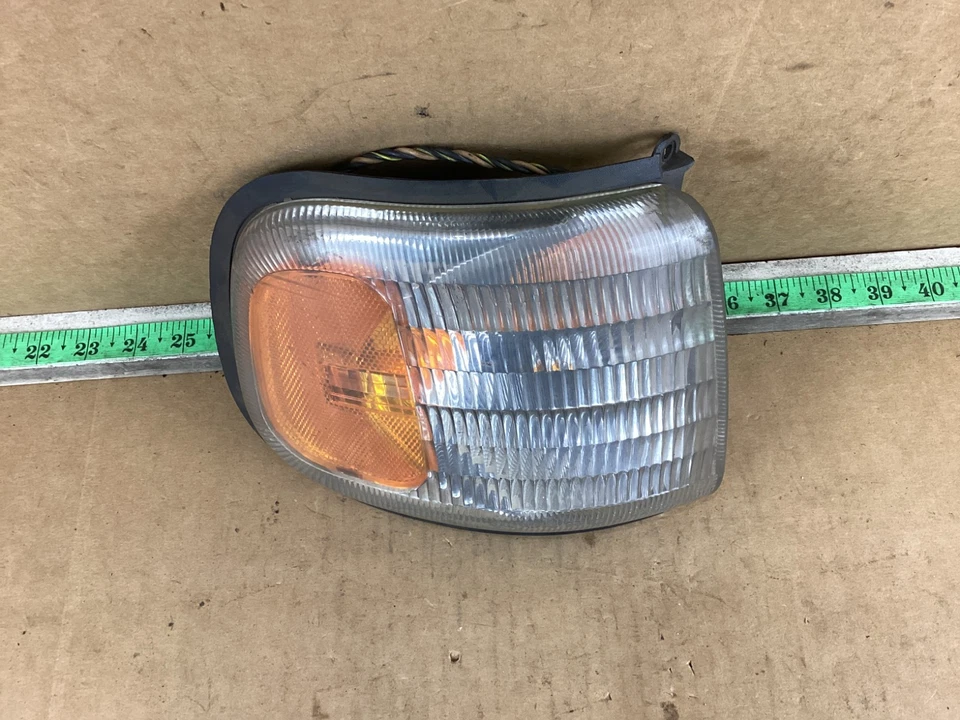 1994 - 1997 Dodge Ram 1500 Van Front Right Side Turn Signal Parking Light Lamp - Изображение 2 из 4