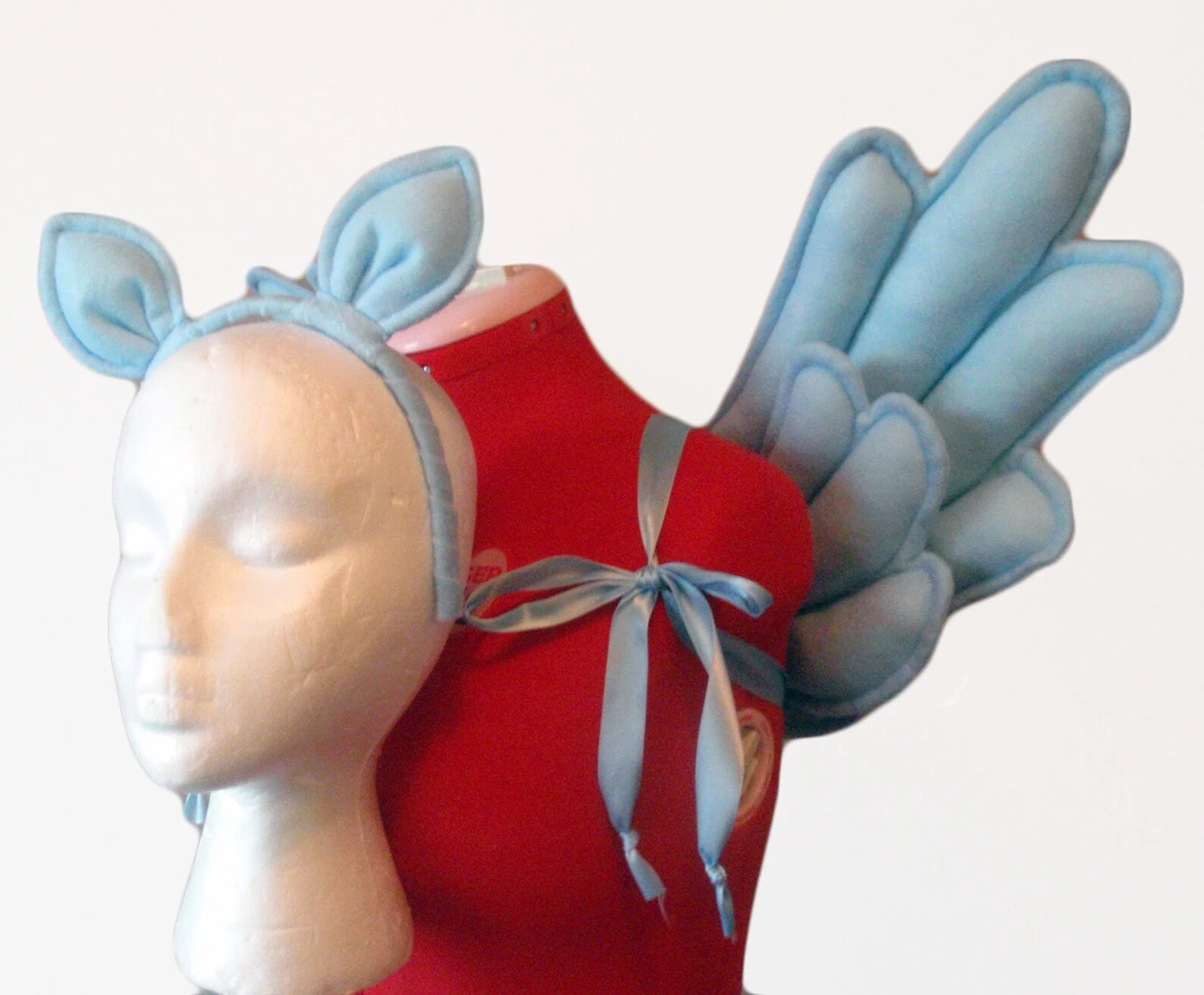 CAPPELLO TUTÙ COSPLAY RAINBOW DASH MY LITTLE PONY SCALDAMUSCOLI GUANTI ALI ORECCHIE ORGOGLIO