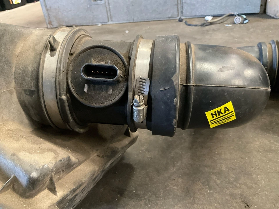 2007-2009 CHEVY SILVERADO 1500 Air Intake Complete Assembly OEM 25873812 - Image 3 of 4