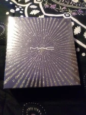 MAC RUN THE SHOW KIT: MOCHA ($54 VALUE)