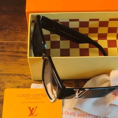 Louis Vuitton Z1739 Square Sunglasses Black Plastic Frame Brown Tinted 146mm