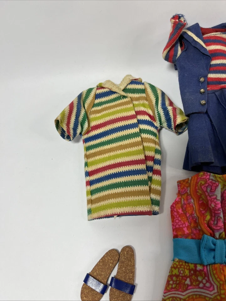 Lote De Ropa Y Accesorios Muñecas Barbie, Allen, Patrón Años 60 De Colección Foto 2 de 4