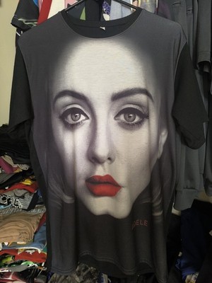 Adele portrait big face mega print two tone large British fan shirt preowned