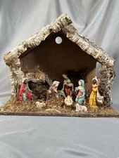 Vintage Christmas Nativity Set Manger w/10 Figures Made In Italy   14”L 11” H