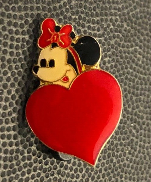Disney pin 27165 Minnie Mouse Heart Beige Face vintage tiny Valentine's Day