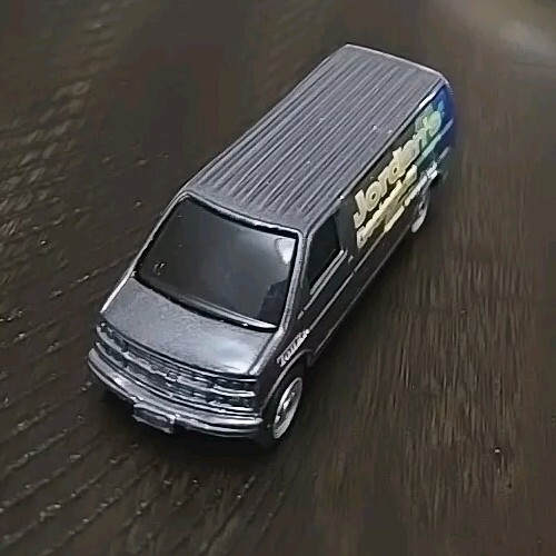 Maisto Tonka Chevrolet Express Cago Van Surveying 1/64 scale loose - Picture 2 of 2