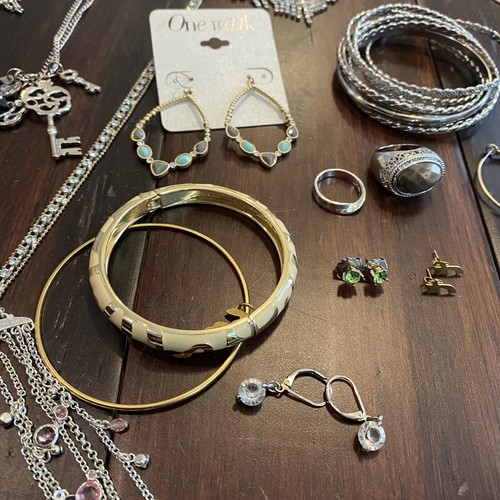 MISCELLANEOUS Womens Fashion Jewelry Rings, Necklaces, Bracelets, Earrings 22pc - Picture 3 of 10