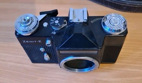 2x Zenit E analoge Spiegelreflexkamera 35 mm nur Gehäuse Konvolut für Ersatzteile oder Reparatur ungetestet - Bild 5 von 16