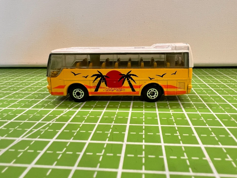 Matchbox Yellow Ikarus Coach Tour Bus 1986 1:64 Harder to find variation Exclnt - Image 2 of 4