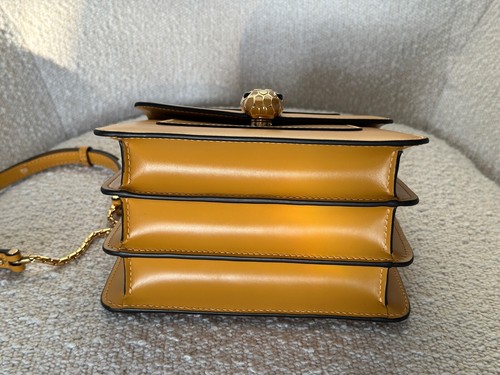 Bolso Bandolera de Cuero Bvlgari Serpenti Forever Asa Superior Amarillo Azafrán £2730 Reino Unido - Imagen 13 de 20